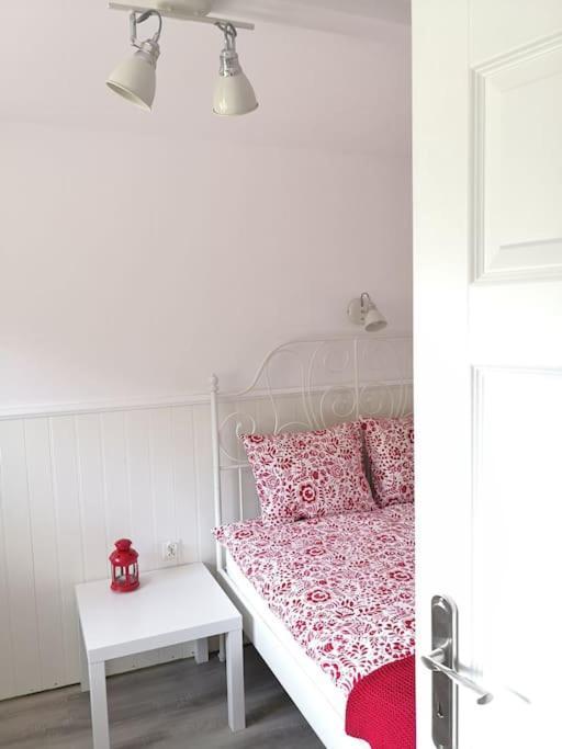 Вилла Red Bed Jankowice  Экстерьер фото